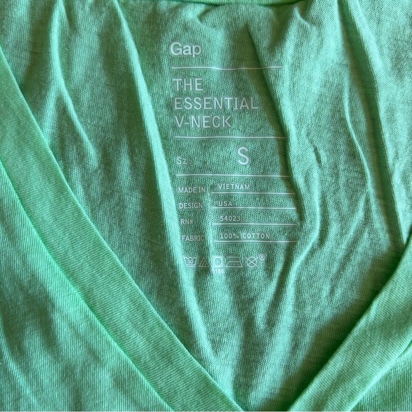 Like New! | GAP | Mint Green V-Neck | Size S - Picture 5 of 9